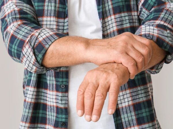 How Hand Specialists Assist in Managing Degenerative Hand Conditions